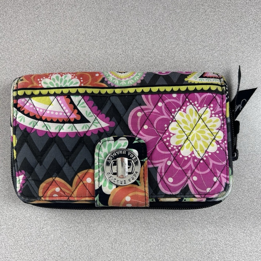 VERA BRADLEY WALLET CARD HOLDER HOT PINK FLORAL PATTERN‎ FRONT POCKET TURN LOCK